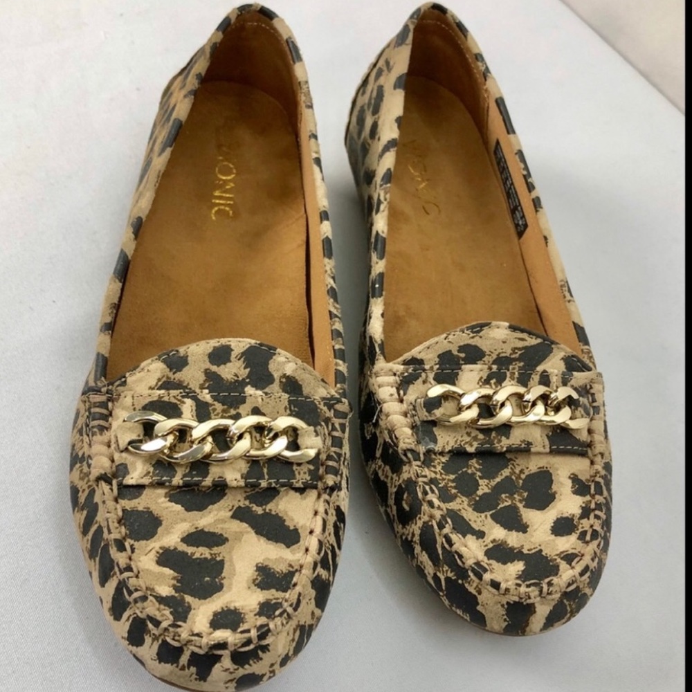 NWOT Vionic Mesa - Leopard Print